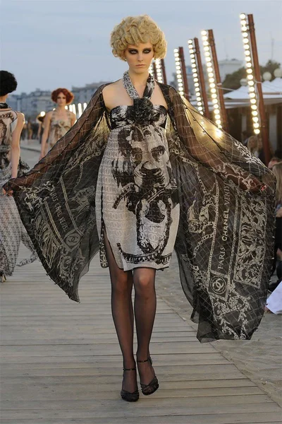 Look 18